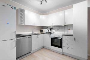 Kuchyň nebo kuchyňský kout v ubytování Lovly 3 Bedroom apartment with the view of aurora