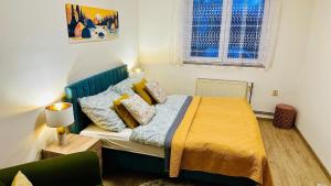 Postel nebo postele na pokoji v ubytování Rodinný apartmán na Šumavě