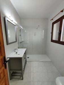 Ένα μπάνιο στο Villa with stunning sea views +18 φωτογραφίες