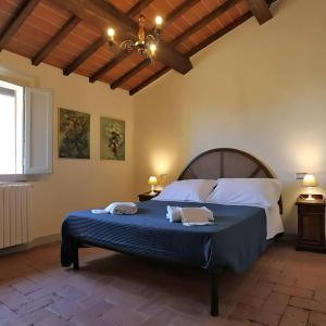 a bedroom with a bed with two towels on it at Locanda Il Pino in San Gimignano