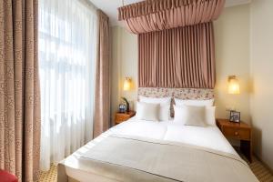 Postel nebo postele na pokoji v ubytování Hotel Kronprinz Berlin + 32 fotografií