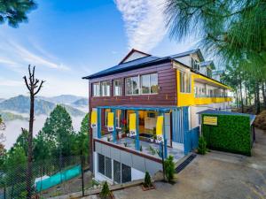 Casa con vistas a la montaña en The Hosteller Lansdowne, en Lansdowne