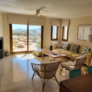 a living room with a couch and a table and chairs at Apartamento duplex en resort de golf y playa in Atamaría