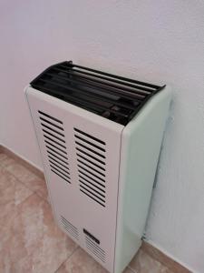 a white air conditioner sitting against a wall at Hostería Punta Sur en Lago del Desierto no Chalten in Lago San Martin
