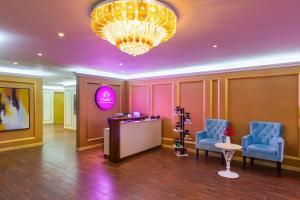 Posezení v ubytování Royal Continental Hotel