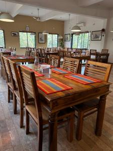 Restaurace v ubytování Gir Birding Lodge