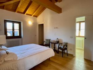 Cascina Bagaggera客房内的一张或多张床位