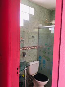 a bathroom with a toilet and a sink at Casa da Barbie da Serra in Pacoti +34 photos