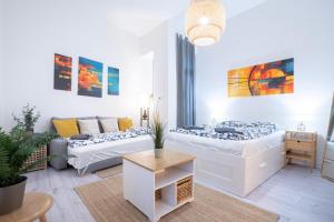 Posteľ alebo postele v izbe v ubytovaní Studio In The Heart Of Party District KA28