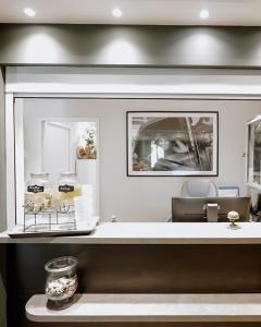 Η κουζίνα ή μικρή κουζίνα στο Ideal Sejour Cannes - Hôtel de Charme