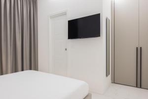 TV a/nebo společenská místnost v ubytování Excelsior Station Suite