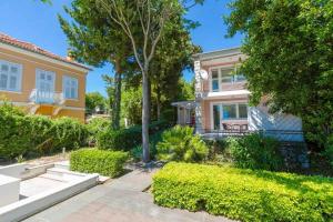 Vonkajšia záhrada v ubytovaní Three-Bedroom Holiday Home in Crikvenica II