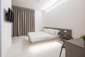 TV a/nebo společenská místnost v ubytování Excelsior Station Suite