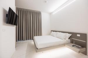 TV a/nebo společenská místnost v ubytování Excelsior Station Suite