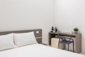 Postel nebo postele na pokoji v ubytování Excelsior Station Suite