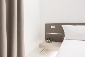 Postel nebo postele na pokoji v ubytování Excelsior Station Suite