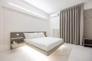 Postel nebo postele na pokoji v ubytování Excelsior Station Suite