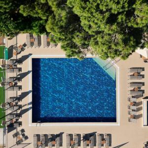 Bazén v ubytování Hotel Caprea nebo v jeho okolí