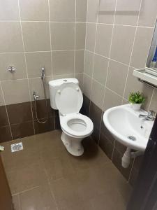 a bathroom with a toilet and a sink at Naura Nufail Homestay Taman Aman Anak Bukit in Alor Setar
