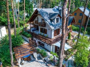 an aerial view of a house in the woods with a bench at Hacjenda in Boszkowo-Letnisko