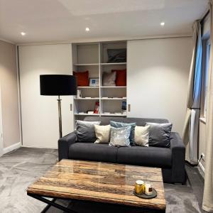 Телевизор и/или развлекательный центр в Modernes & Komfortables 1 Zimmer Privatwohnung im Einfamilienhaus +12 фотографий