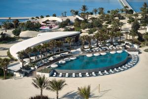 Bazén v ubytování Shebara Resort nebo v jeho okolí