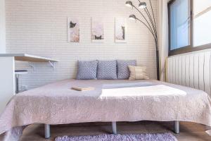 a large bed in a room with a brick wall at Apartamento Niza in Oropesa del Mar +18 photos