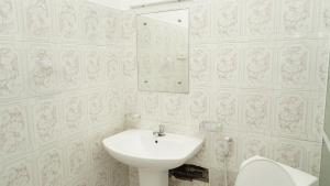 Ένα μπάνιο στο Araliya Golden Hotel +19 φωτογραφίες