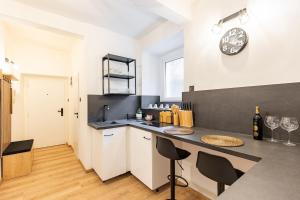 Kuchyňa alebo kuchynka v ubytovaní Calm Center Modern Apartment