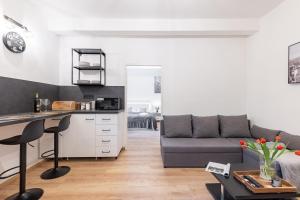 Kuchyňa alebo kuchynka v ubytovaní Calm Center Modern Apartment