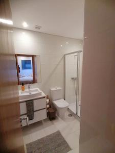 Phòng tắm tại Oporto SurfLodge +43 ảnh