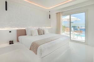 Meraki Resort Sharm El Sheikh Adults only客房内的一张或多张床位