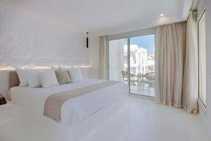 Meraki Resort Sharm El Sheikh Adults only客房内的一张或多张床位