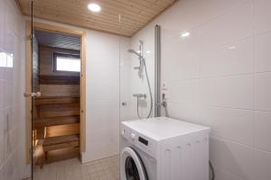 Ένα μπάνιο στο Vesirattaantie Apartment +2 φωτογραφίες