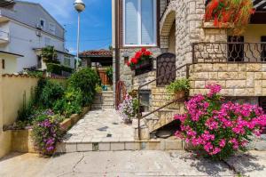 Vonkajšia záhrada v ubytovaní Apartments in Crikvenica 39414
