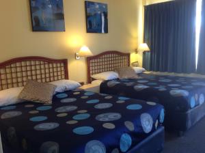 Postel nebo postele na pokoji v ubytování Raceways Motel