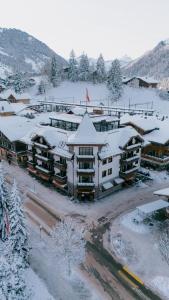 Nespecifikovaný výhled na hory nebo výhled na hory při pohledu z hotelu