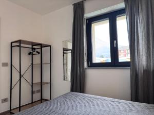 a bedroom with a bed and a window at Guest House Bonheur in Paesana