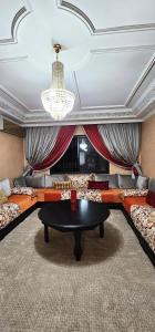 Posezení v ubytování Luxury apartment in Gueliz, near the Majorelle Garden and Yves Saint Laurent Museum