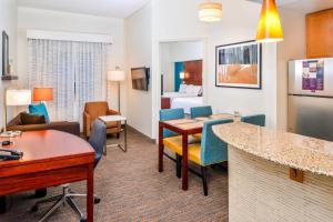 TV a/nebo společenská místnost v ubytování Residence Inn Waynesboro