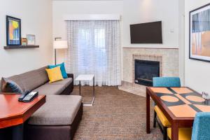 TV a/nebo společenská místnost v ubytování Residence Inn Waynesboro
