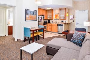 Kuchyň nebo kuchyňský kout v ubytování Residence Inn Waynesboro
