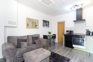 Η κουζίνα ή μικρή κουζίνα στο Flat 1L, Willow Brook, Private Parking, WiFi, Smart TV