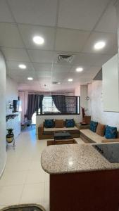 a large living room with a couch and a table at Grand studio en plein centre-ville d'Oran in Oran