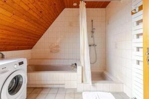ห้องน้ำของ Appartement spacieux à Epfig avec vue sur le jardin +23 ภาพ