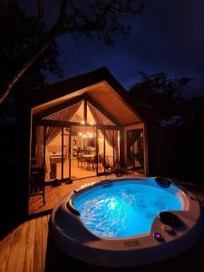 a large swimming pool in a gazebo at night at Canastra Vibes in São Roque de Minas