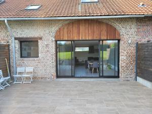 Patio nebo venkovní prostory v ubytování Maison chaleureuse dans un ancien corps de ferme
