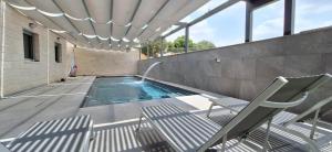 Bazén v ubytování Aqua Suite With Private Pool nebo v jeho okolí