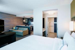 Kuchyň nebo kuchyňský kout v ubytování Residence Inn by Marriott Winnipeg