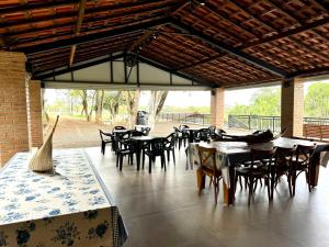 a group of tables and chairs in a pavilion at Sítio Santo Antônio in Piracicaba